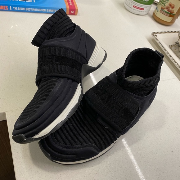 Chanel sneakers - Picture 2 of 5